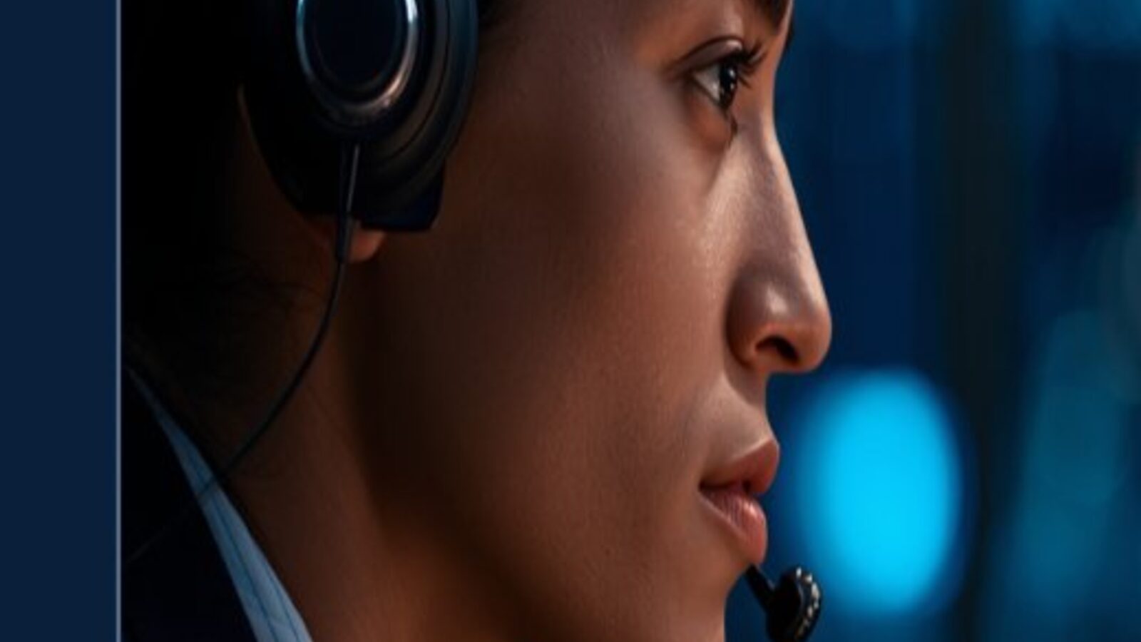 Especialista atendendo em operação